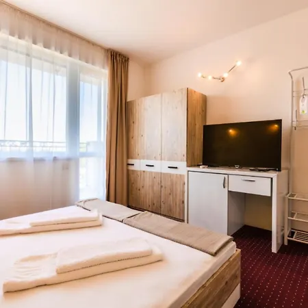 Theona 4*
