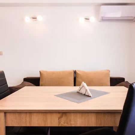 Guest house Theona 4*