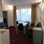 Theona Guest house