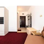 Guest house Theona 4*