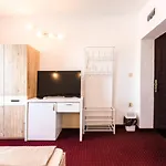 Theona 4* Obzor