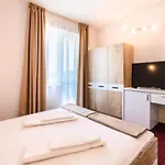Guest house Theona 4*