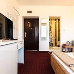Guest house Theona 4*