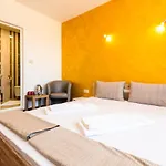 Guest house Theona 4*