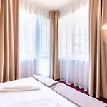 Theona 4*