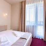 Theona 4*