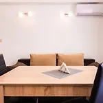 Guest house Theona 4*