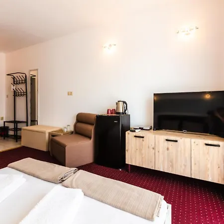 Casa de hóspedes Theona 4*