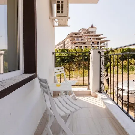 Casa de hóspedes Theona 4*