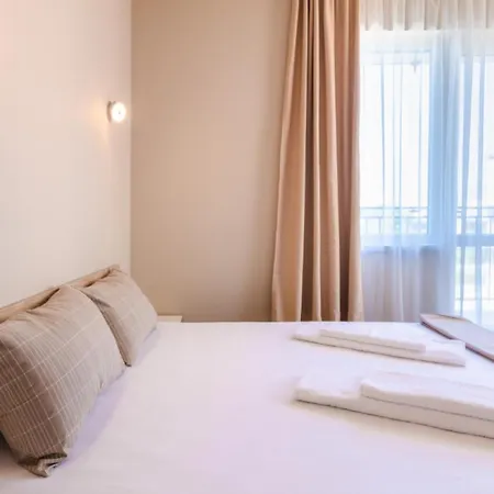 Theona 4*