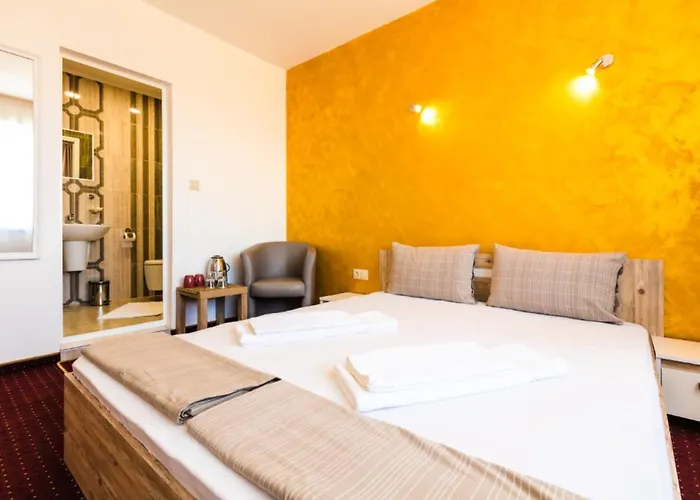 Guest house Theona 4*